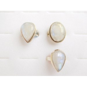 Ring / Rainbow Moonstone / sterling silver (ass shapes & sizes)