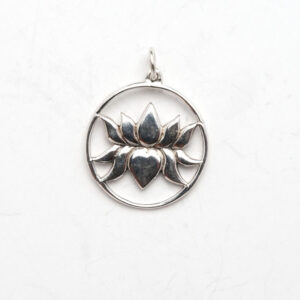 Charm / Lotus / sterling silver