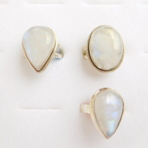 Ring / Rainbow Moonstone / sterling silver (ass shapes & sizes)